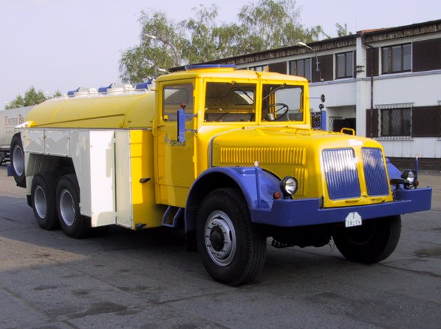 Tatra-Tanker-Popilka-3-(Popilka)[1].jpg - Martin Popilka